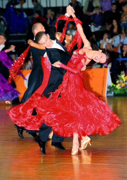 Танцевальный костюм: женское платье для бальных танцев стандарт (Красное)р.42-44